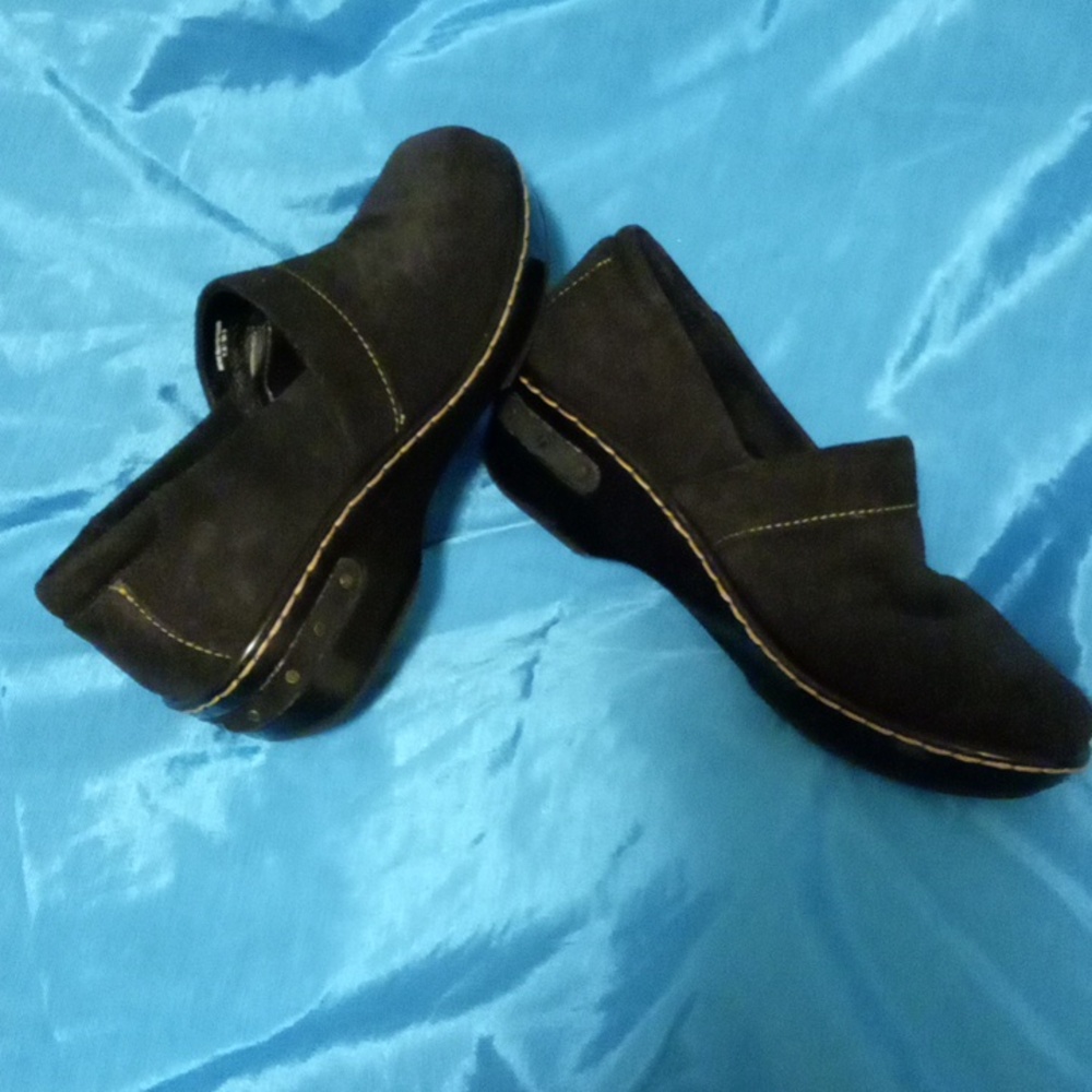 Women's clog style slip on shoes